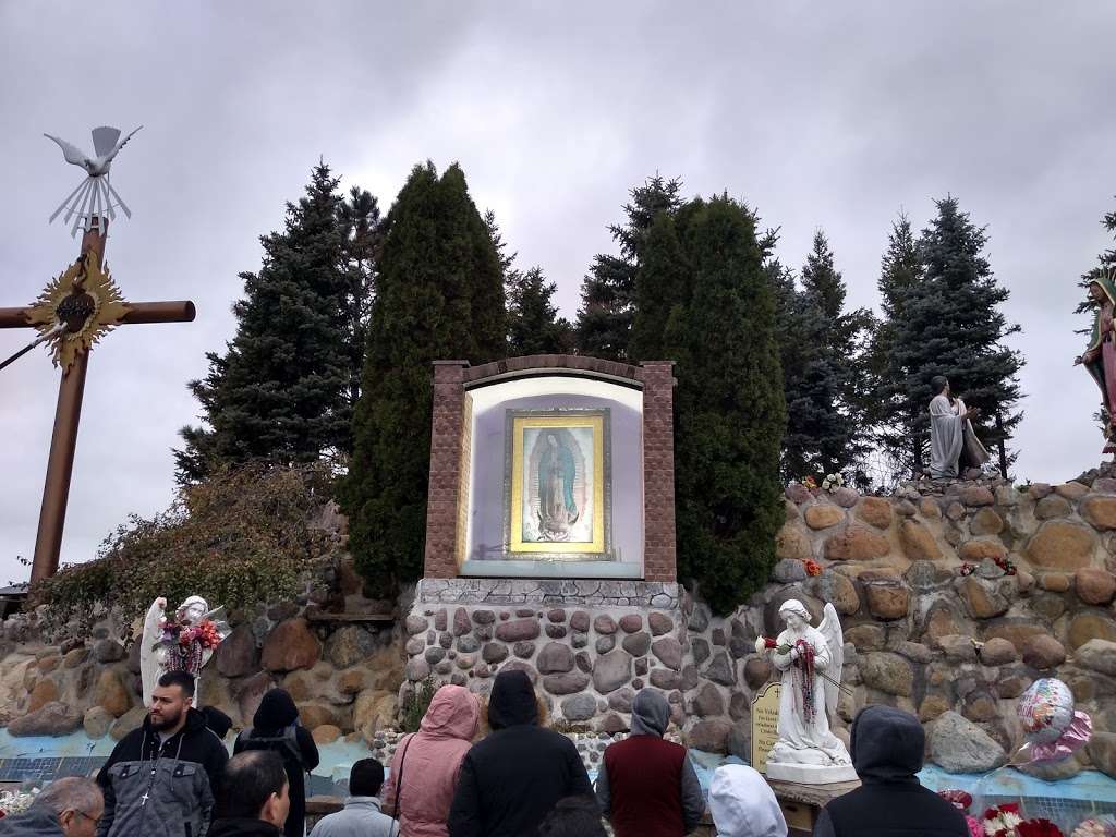 Marian Chapel at Shrine of Our Lady of Guadalupe | Des Plaines, IL 60016, USA | Phone: (847) 294-1806