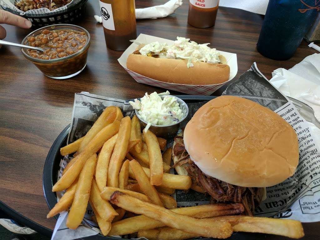 Smokin Eddies BBQ | 213 W Main St, Louisa, VA 23093 | Phone: (540) 967-1990