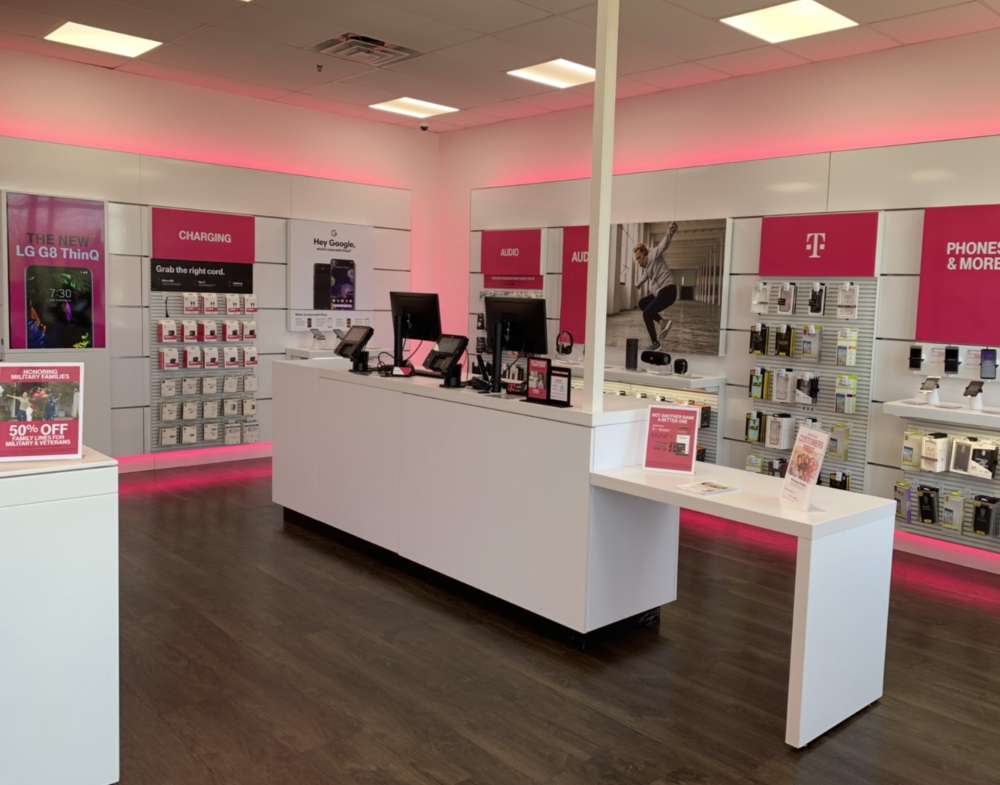 T-Mobile | 8750 S Howell Ave, Oak Creek, WI 53154, USA | Phone: (414) 301-4891