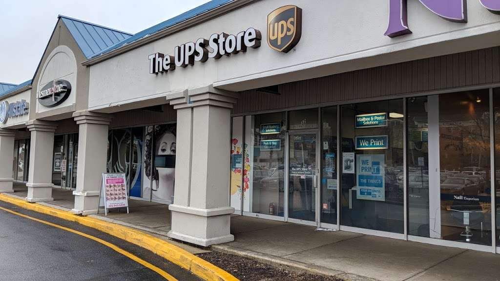 The UPS Store | Photo 7 of 10 | Address: 725 River Rd Ste 32, Edgewater, NJ 07020, USA | Phone: (201) 941-2165