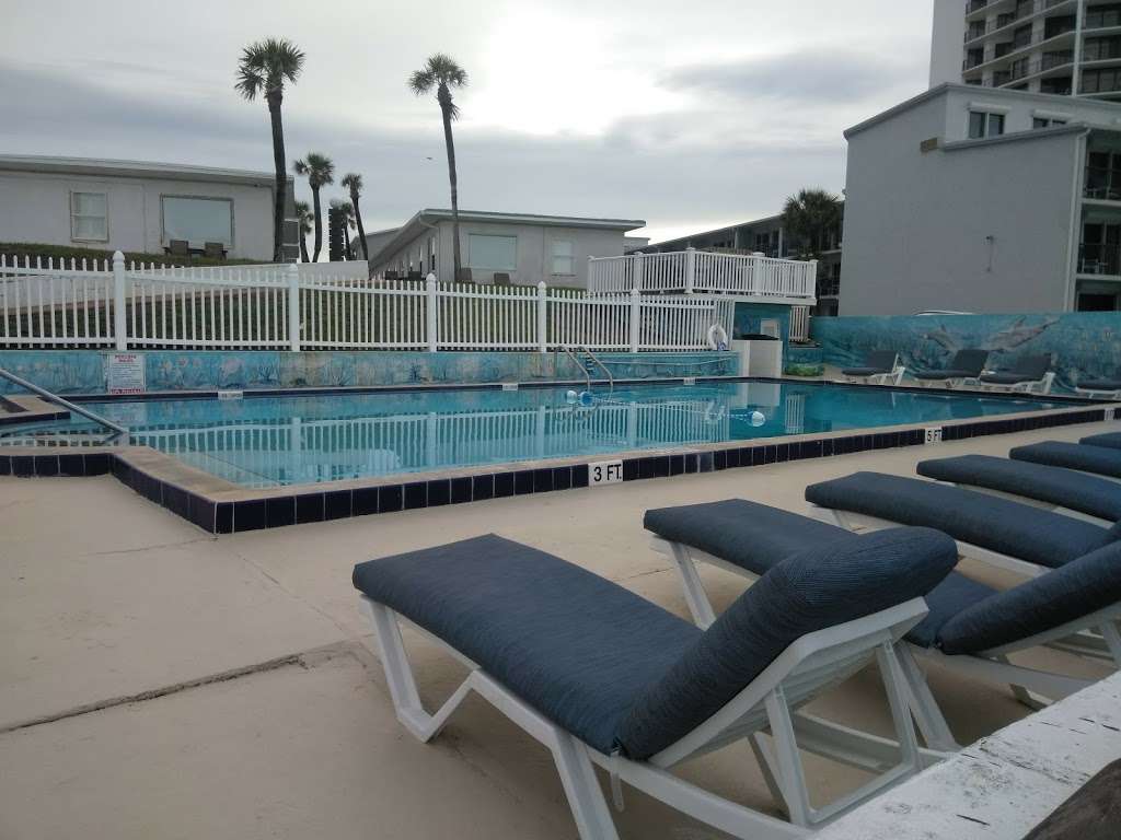 Shoreline All Suites Inn & Cabana Colony Cottages | 2435 S Atlantic Ave, Daytona Beach Shores, FL 32118, USA | Phone: (386) 252-1692