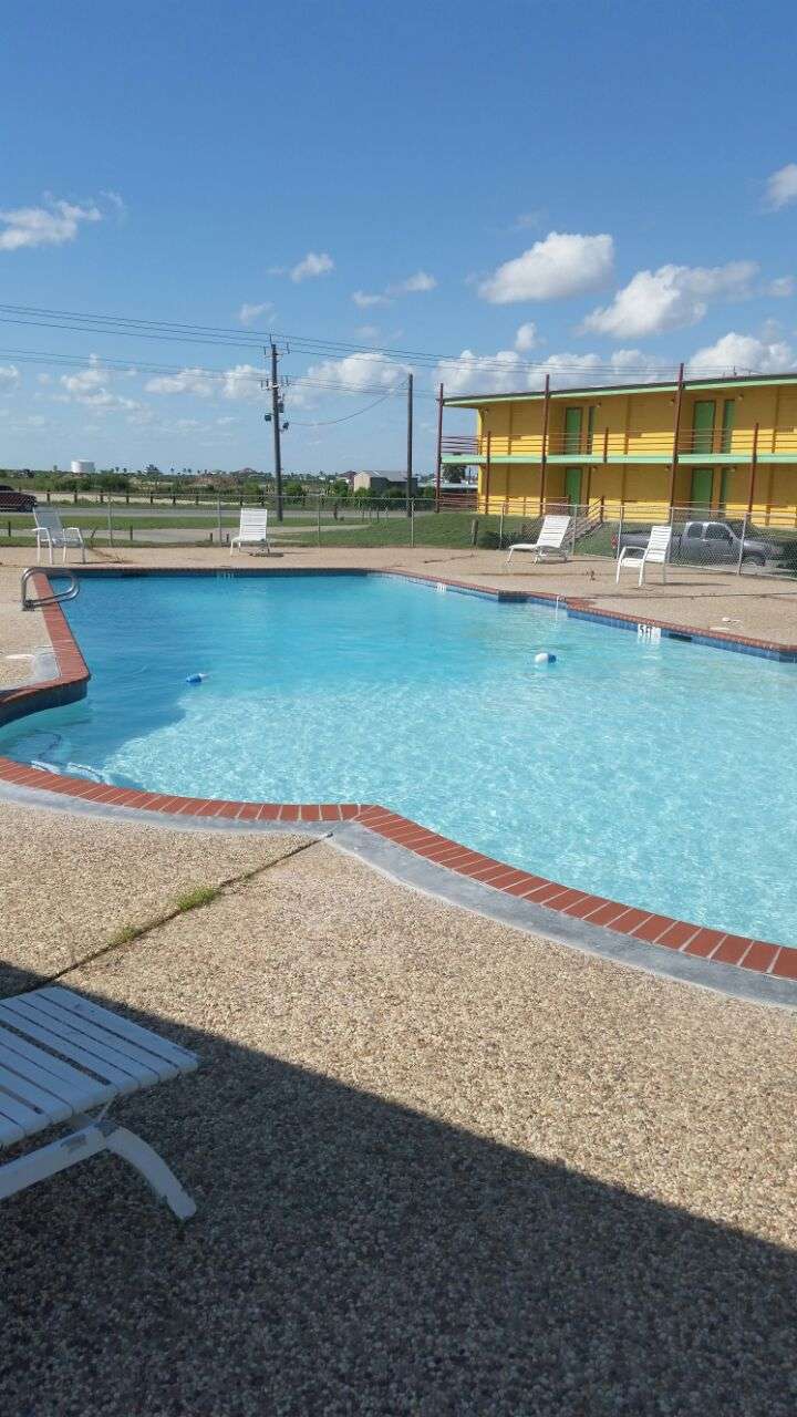 Crystal Palace Resort | 1600 State Hwy 87, Galveston, TX 77550, USA | Phone: (409) 684-6554