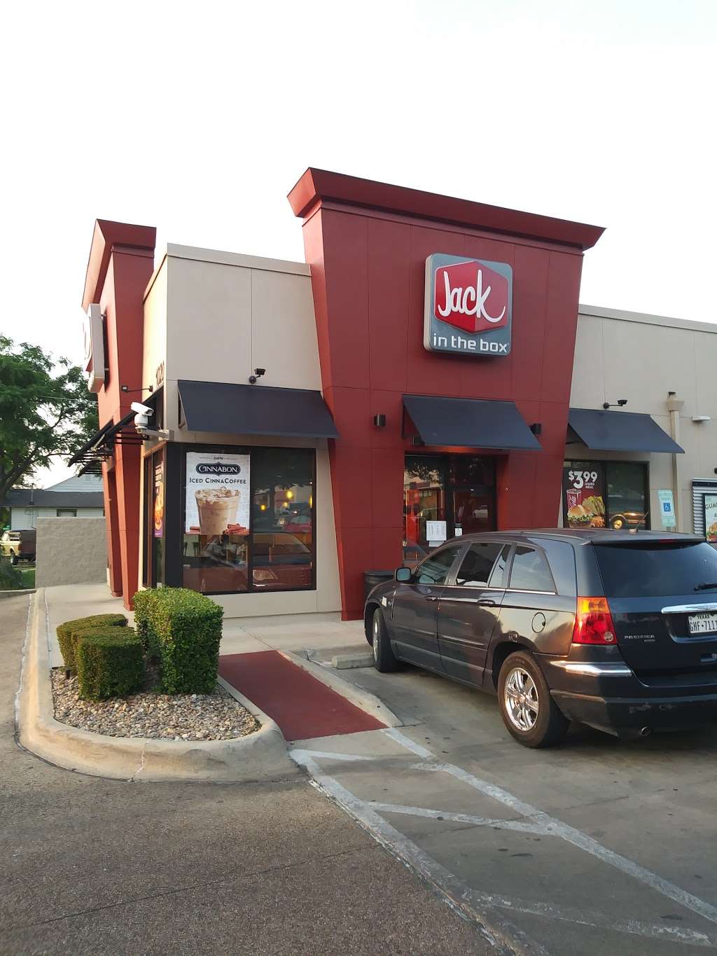 Jack in the Box | 1020 S Westmoreland Rd, Dallas, TX 75211, USA | Phone: (214) 331-5630