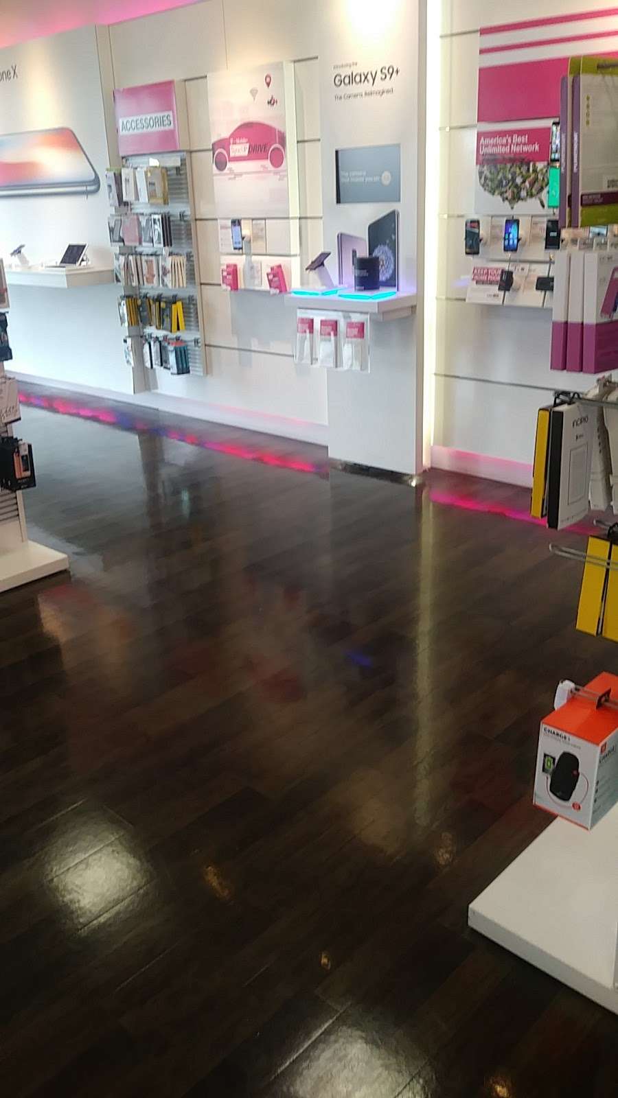 T-Mobile | 19215 Golden Valley Rd Suite G-2, Santa Clarita, CA 91387, USA | Phone: (661) 250-4807