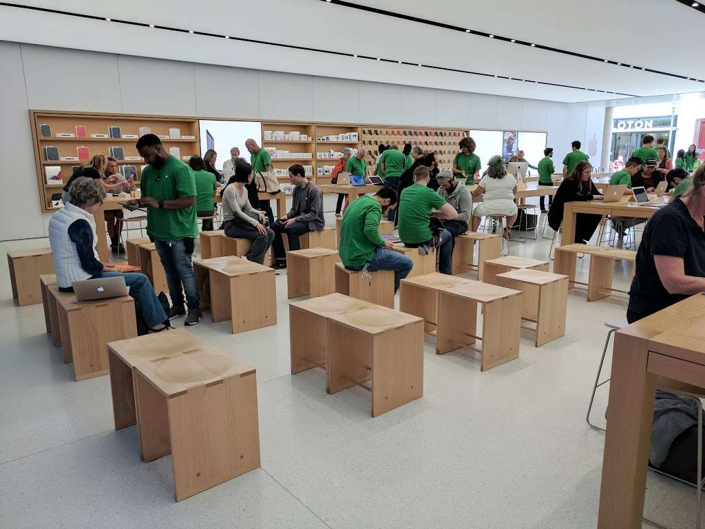 Apple Corte Madera | 1520 Redwood Hwy, Corte Madera, CA 94925, USA | Phone: (415) 413-9120