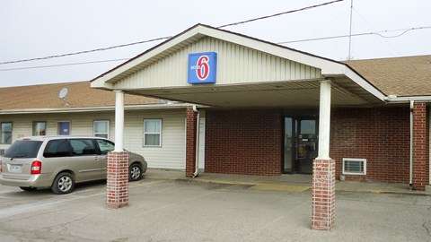 Motel 6 Cameron MO | 1920 Bob F Griffin Rd, Cameron, MO 64429, USA | Phone: (816) 632-7300