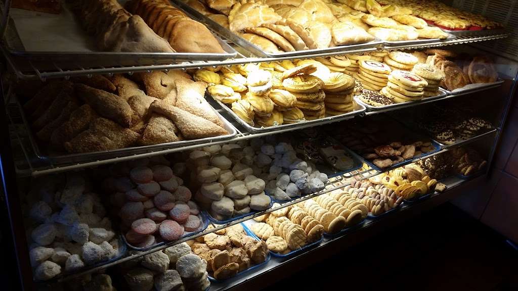 El Aguila Bakery | 5028 Huntington Dr S, Los Angeles, CA 90032, USA | Phone: (323) 222-1925