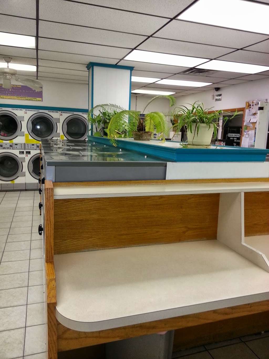 Town Coin Laundry | 624 W Algonquin Rd, Des Plaines, IL 60016 | Phone: (847) 364-9630