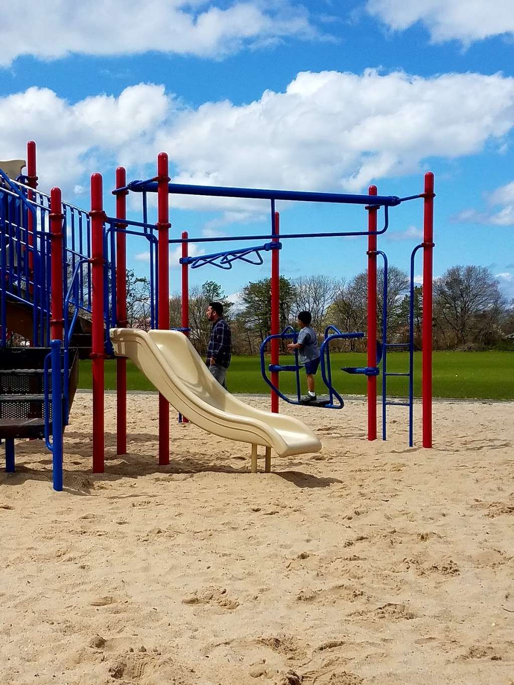 Timberline Park in 400 Broadway, Brentwood, NY 11717, USA