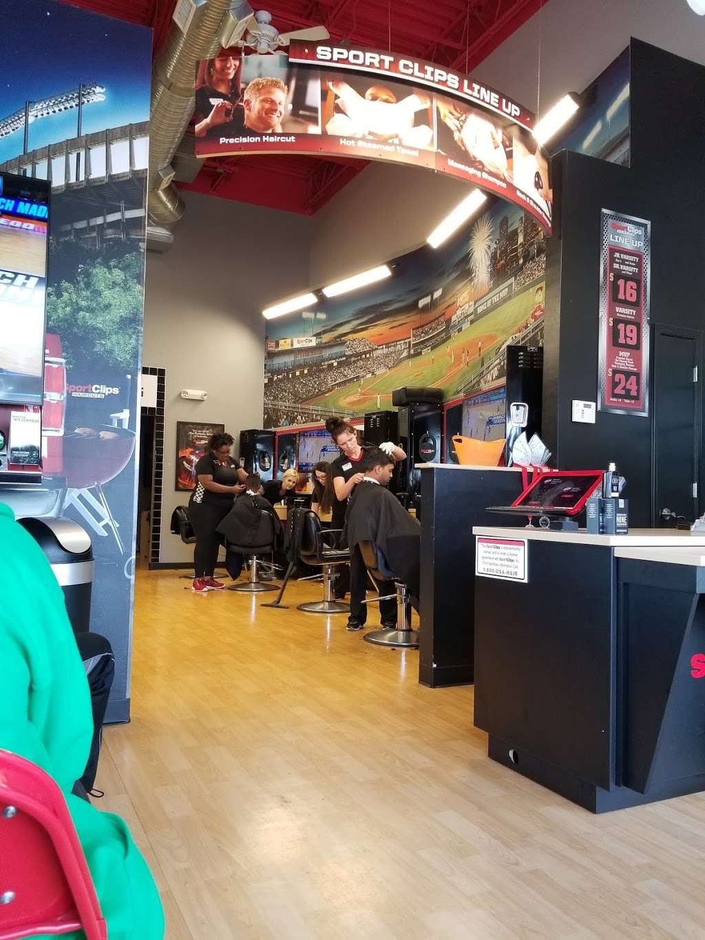 Sport Clips Haircuts of The Shoppes at 151st | 8001 151st St Ste. 101, Overland Park, KS 66223, USA | Phone: (913) 681-1935