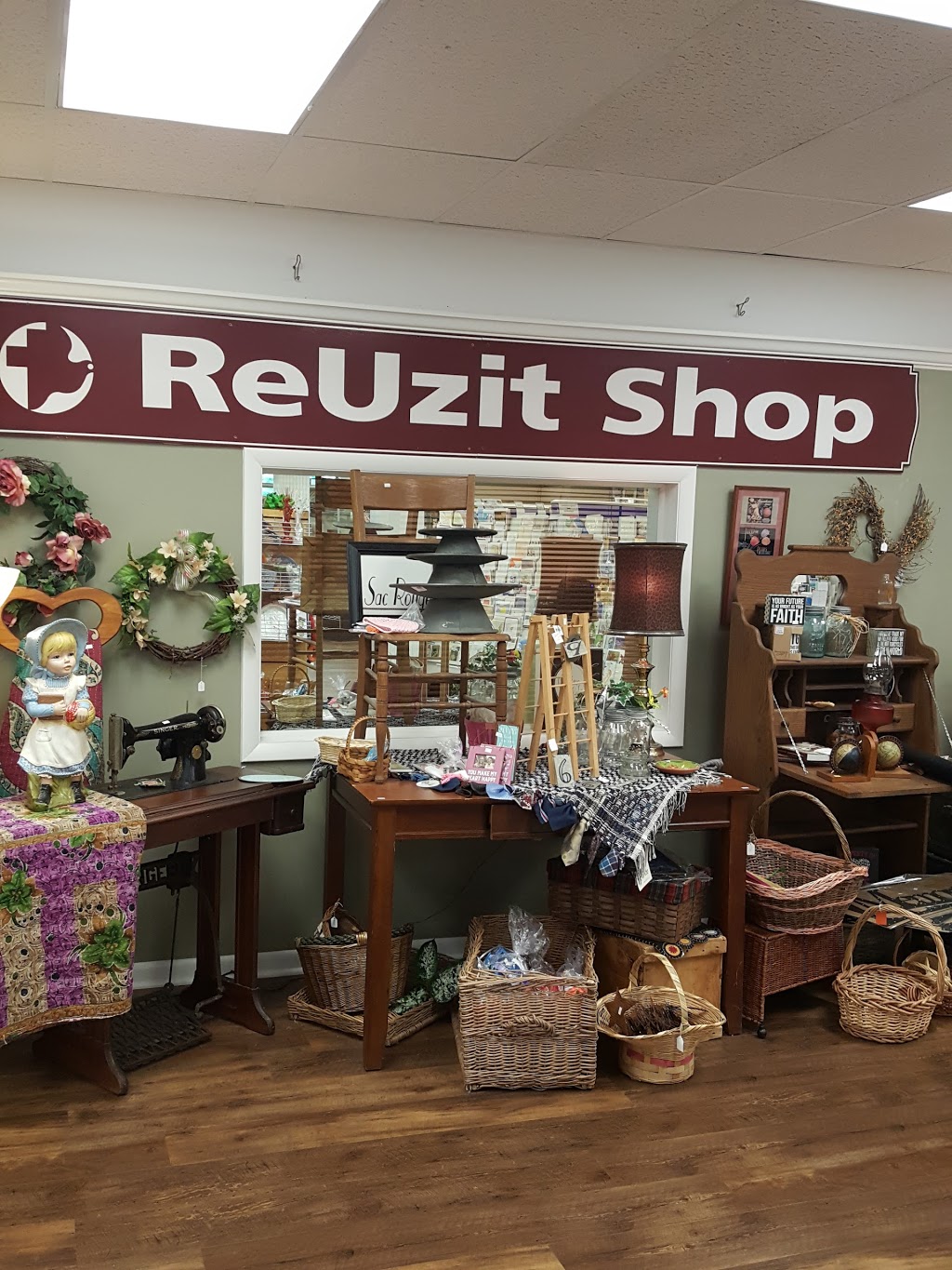 Re-Uzit Shop of New Holland | 707 W Main St, New Holland, PA 17557, USA | Phone: (717) 354-8355