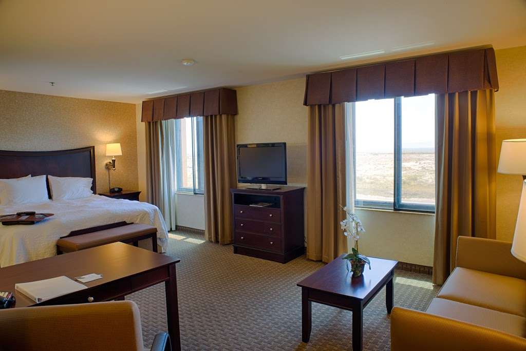 Hampton Inn & Suites Oakland Airport - Alameda | 1700 Harbor Bay Pkwy, Alameda, CA 94502, USA | Phone: (510) 521-4500