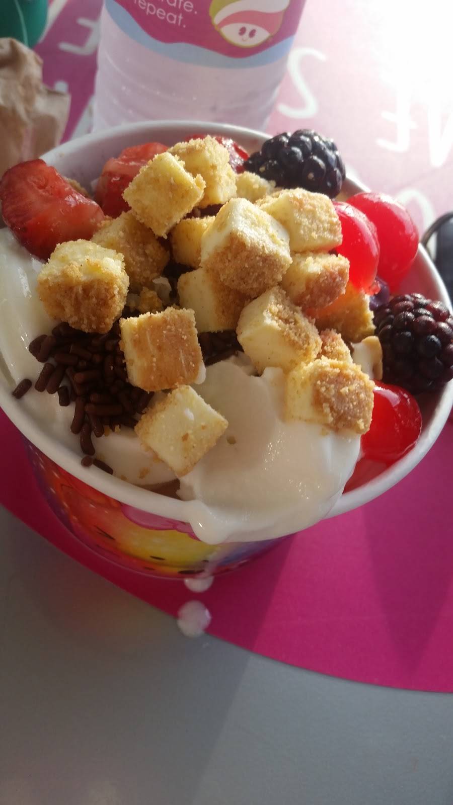 Menchies Frozen Yogurt | 301 W Parkwood Ave, Friendswood, TX 77546, USA | Phone: (281) 482-2806