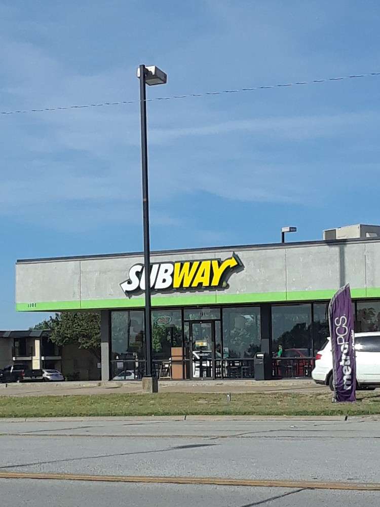 Subway | 1101 N Carrier Pkwy Suite 200, Grand Prairie, TX 75050 | Phone: (972) 262-1313