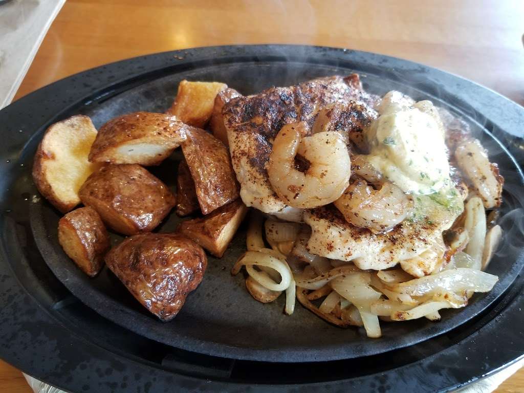 Applebees Grill + Bar | 323 Old York Rd, Jenkintown, PA 19046, USA | Phone: (215) 572-9941