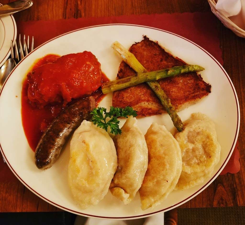 Polonez Restaurant | 4016 S Packard Ave, St Francis, WI 53235, USA | Phone: (414) 482-0080