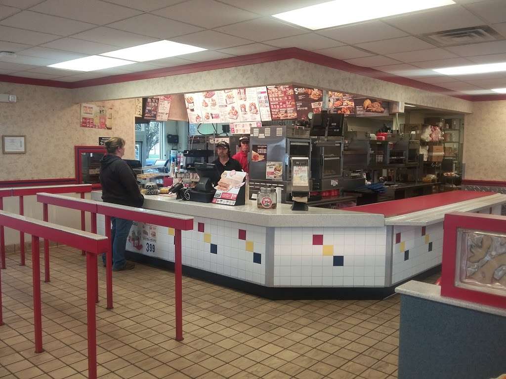 KFC | 201 South Angela St, Paola, KS 66071, USA | Phone: (913) 294-2555