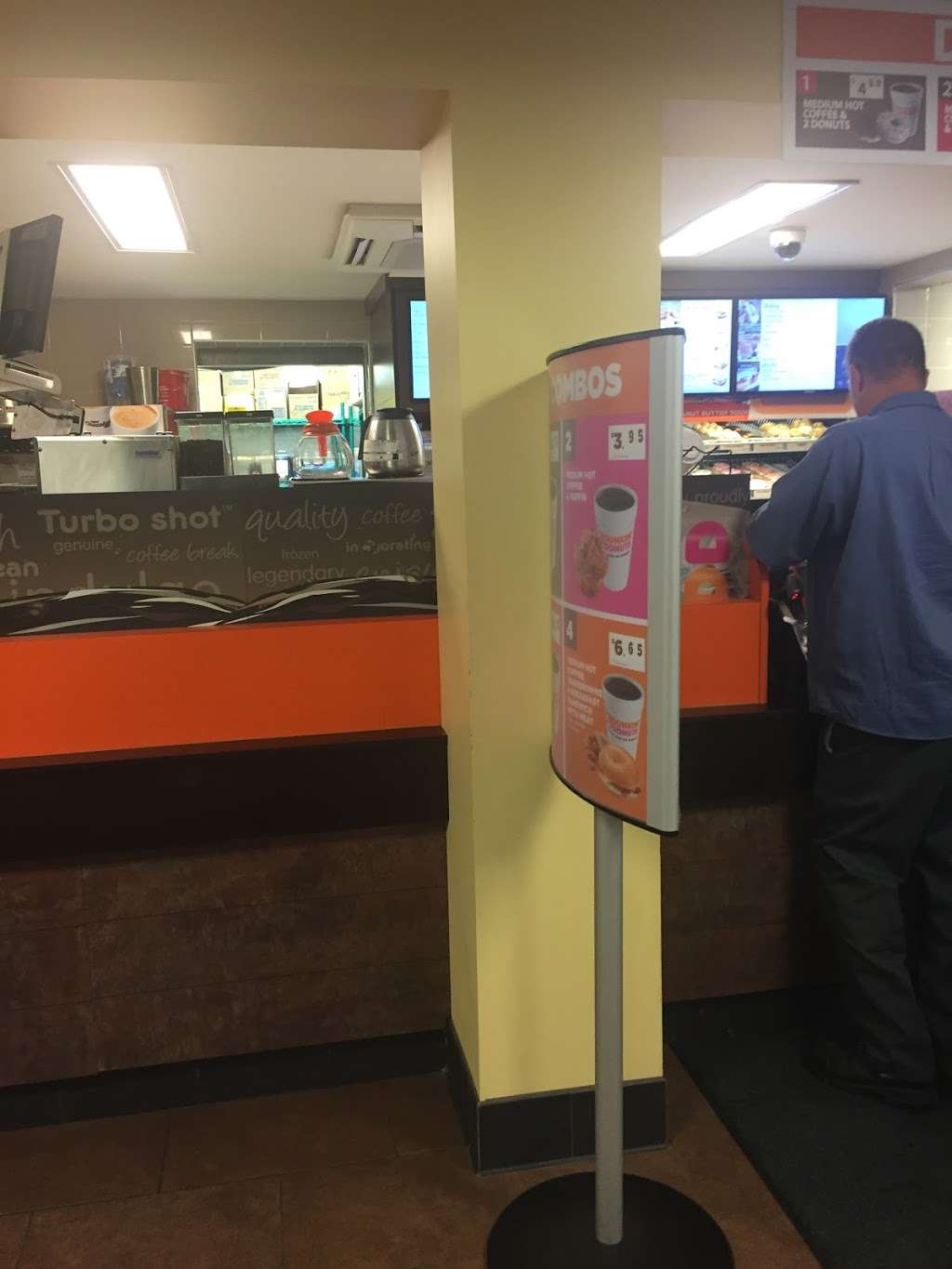 Dunkin Donuts | 3000 Merritt Pkwy, Greenwich, CT 06831 | Phone: (203) 974-2979