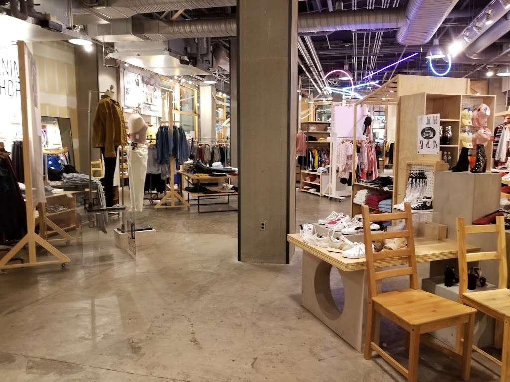 Urban Outfitters | 3200 S Las Vegas Blvd, Las Vegas, NV 89109, USA | Phone: (702) 794-4011