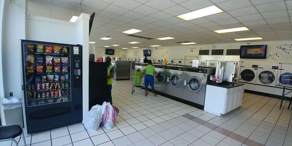 Indianapolis Courtesy Self Serve Laundromat - Coin Laundry | 7890 Michigan Rd, Indianapolis, IN 46268 | Phone: (317) 876-9285