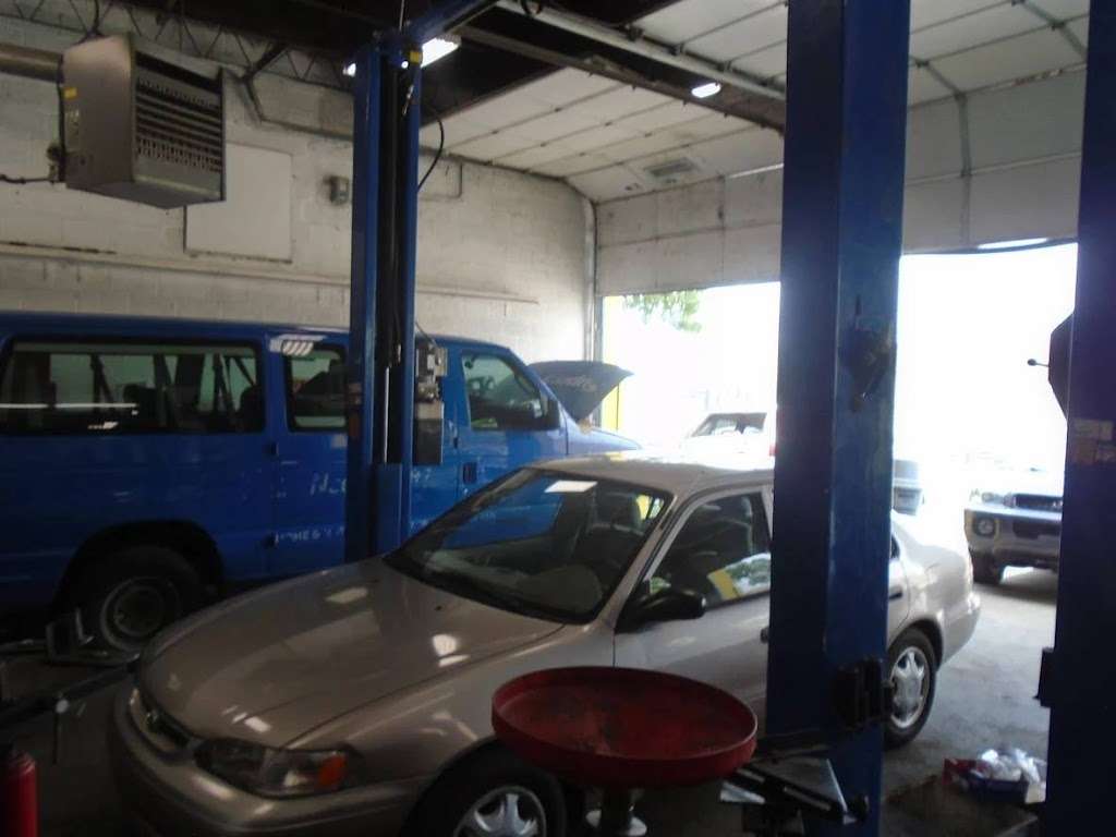 ZD 52nd Avenue Auto Care - Auto Repair Shop Local Auto Care Serv | 3001 52nd Ave, Hyattsville, MD 20781, USA | Phone: (301) 699-0700