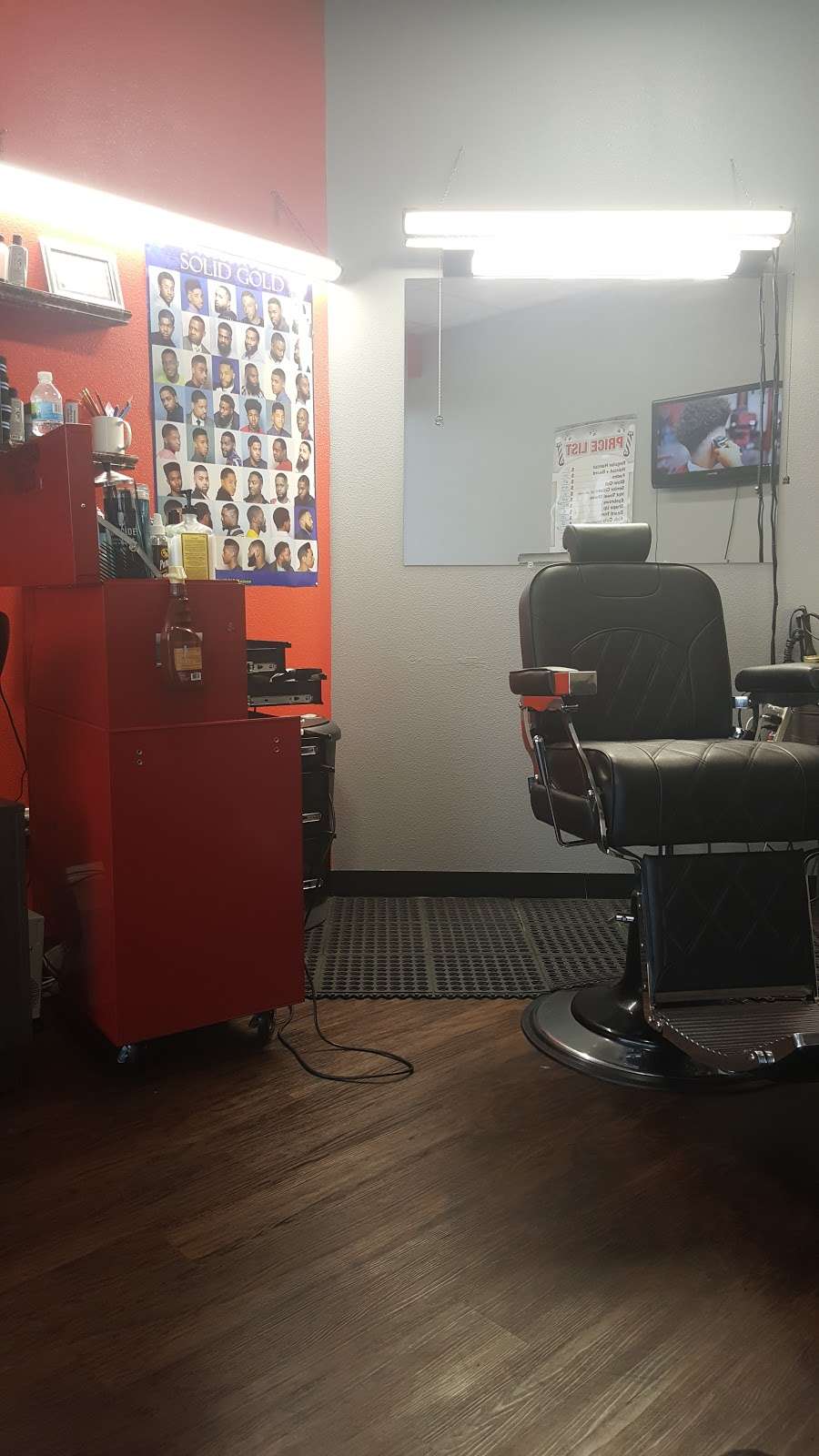 Signature Cuts | 332 Douglas Rd, Oswego, IL 60543, USA | Phone: (630) 597-6498