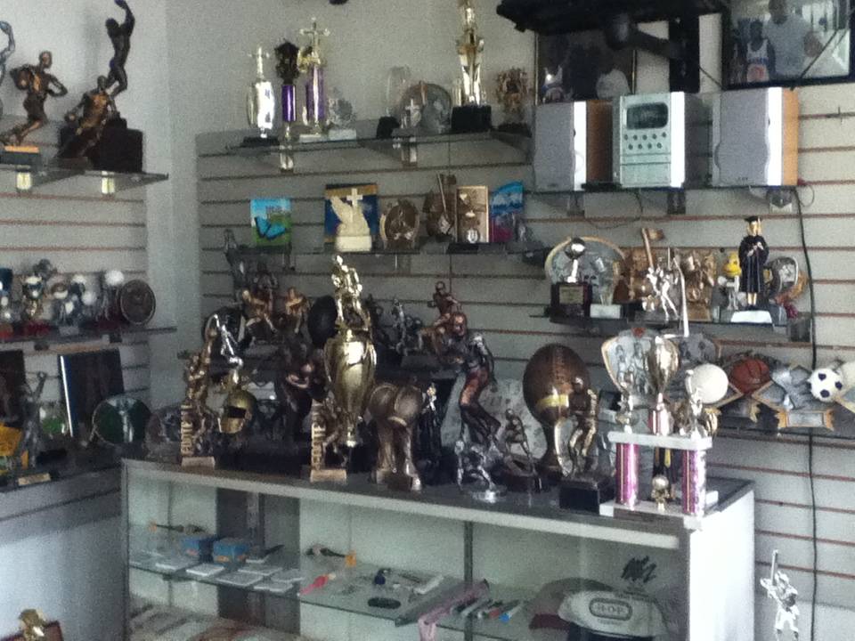 Eds Trophies Plaque & Awards | 7516 Florissant Rd, St. Louis, MO 63121, USA | Phone: (314) 383-7555