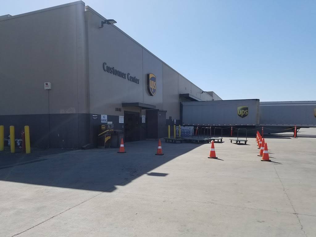 UPS Customer Center | 1601 W McKinley Ave, Fresno, CA 93728, USA | Phone: (800) 742-5877