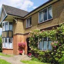 Broxbourne Bed & Breakfast | Kingsway, 19 High Rd, Broxbourne EN10 7HU, UK | Phone: 01992 462001