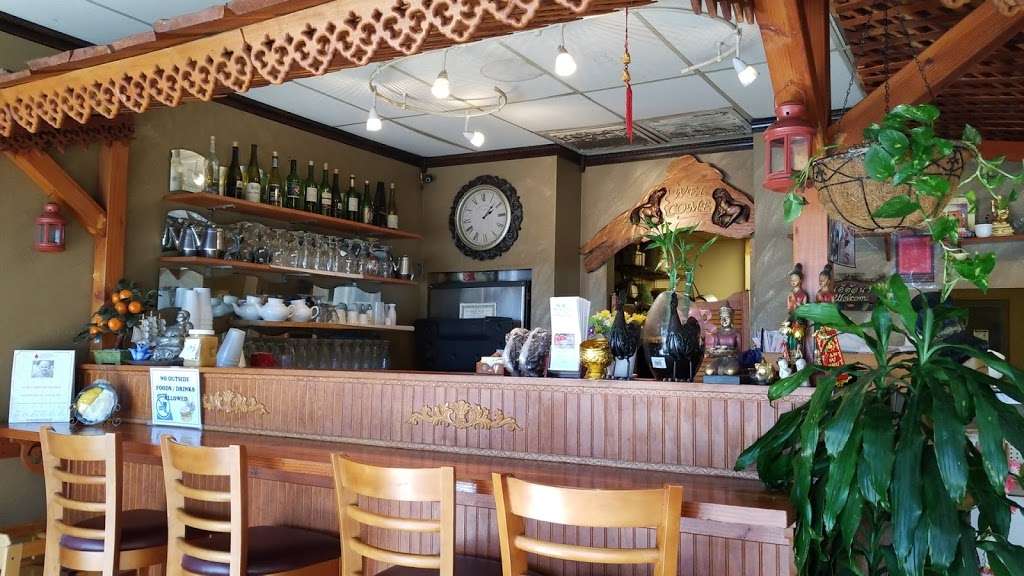 Lemongrass Thai Cafe | 818 W Broadway Rd, Tempe, AZ 85282, USA | Phone: (480) 967-9121