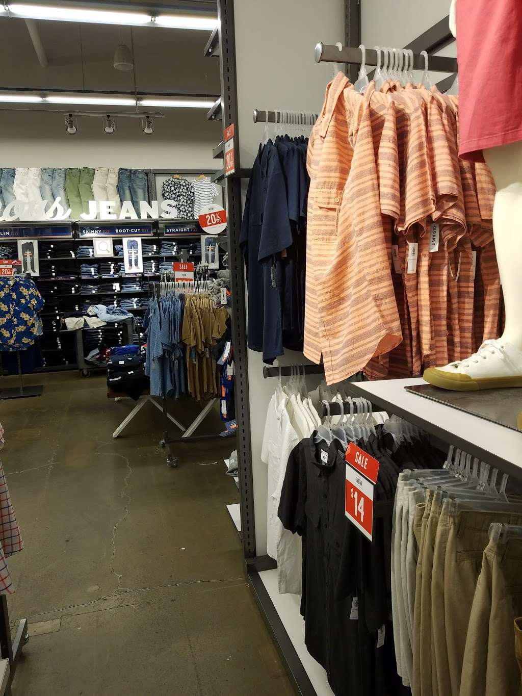 Old Navy | 1851 S Christopher Columbus Blvd, Philadelphia, PA 19148, USA | Phone: (215) 465-8363