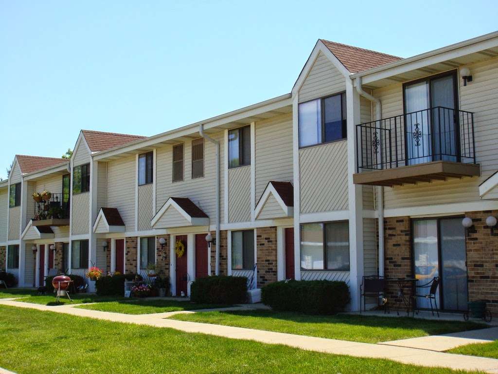 Ryan Green Apartments | 9506 S Ryan Green Ct, Franklin, WI 53132 | Phone: (414) 939-0436