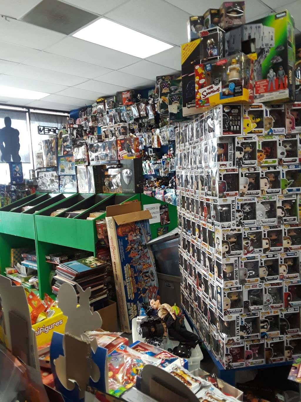 Quake Collectibles West | 823b N Roselle Rd, Roselle, IL 60172, USA | Phone: (847) 874-4859