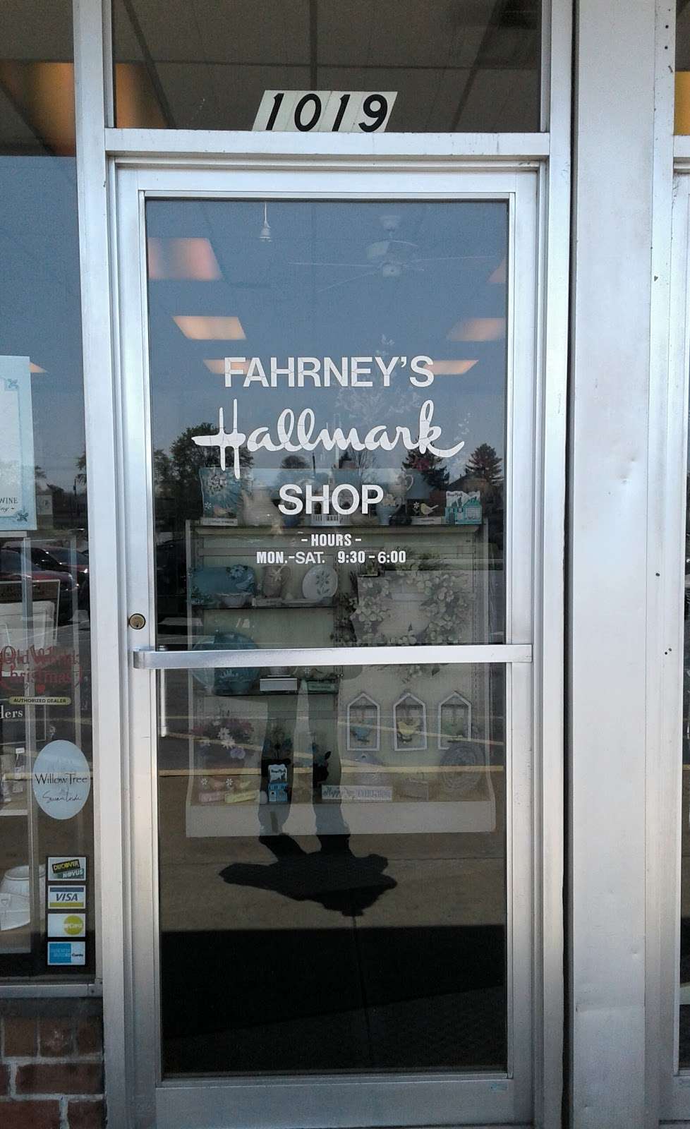 Fahrneys Hallmark | South Hagerstown Shopping Center, 1019 Maryland Ave, Hagerstown, MD 21740 | Phone: (301) 739-2787