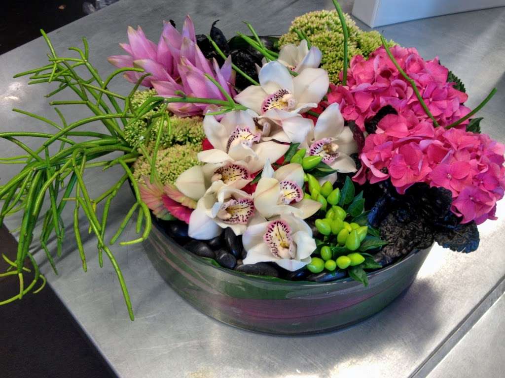 Bouquets & Beyond Florals and Events | 787 Main Street South, Suite B4, Woodbury, CT 06798, USA | Phone: (203) 586-1899