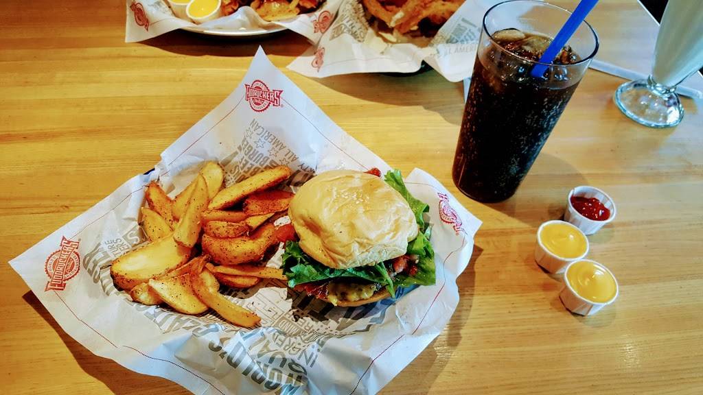 Fuddruckers | 6455 E Southern Ave, Mesa, AZ 85206, USA | Phone: (480) 396-3077