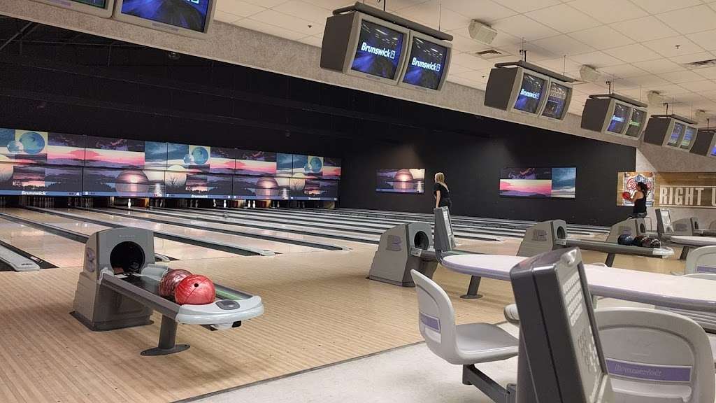 Wheatfield Lanes | 50 W Westgate Dr, Wheatfield, IN 46392 | Phone: (219) 956-2318