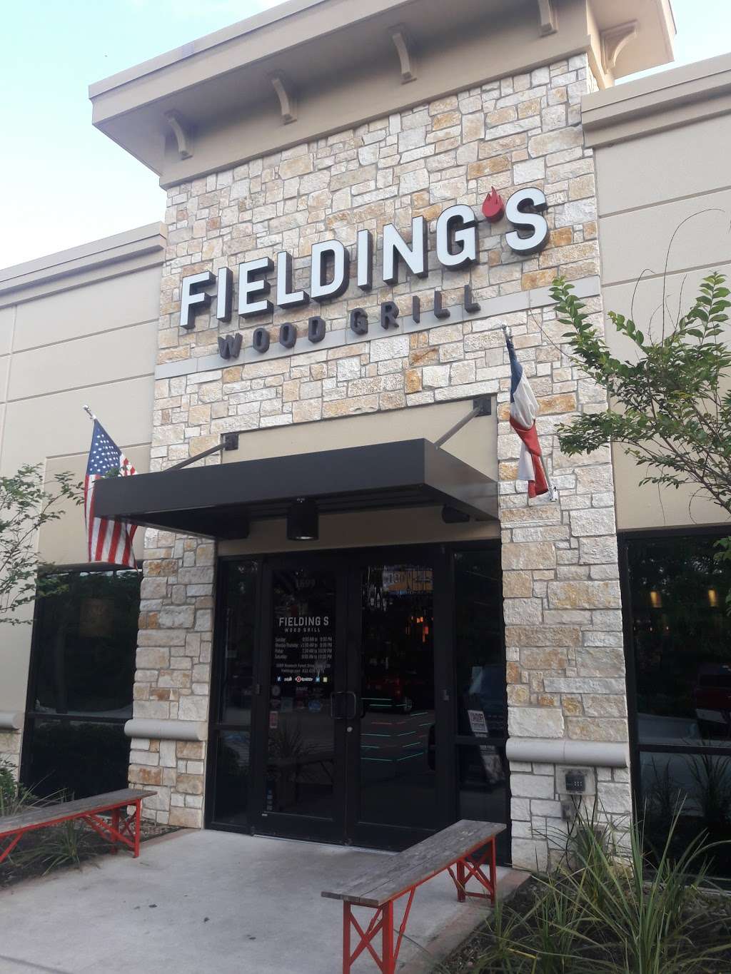 Fieldings Wood Grill | 1699 Research Forest Dr, Shenandoah, TX 77380, USA | Phone: (832) 616-3275
