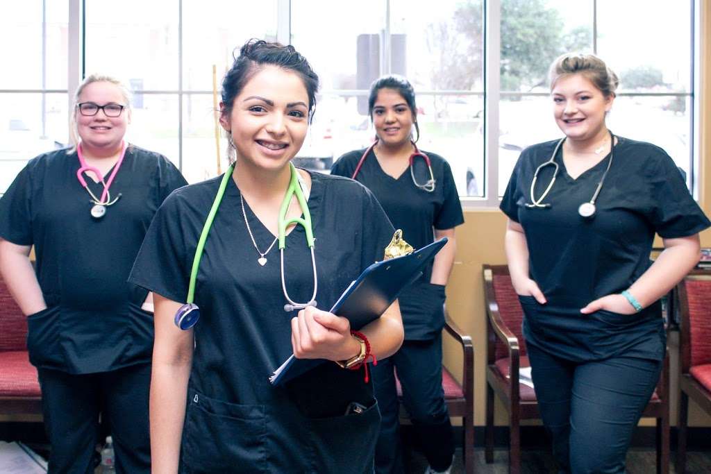 Lake Jackson Medical Assistant School | 201 Oak Dr S Suite 203, Lake Jackson, TX 77566, USA | Phone: (979) 227-5839