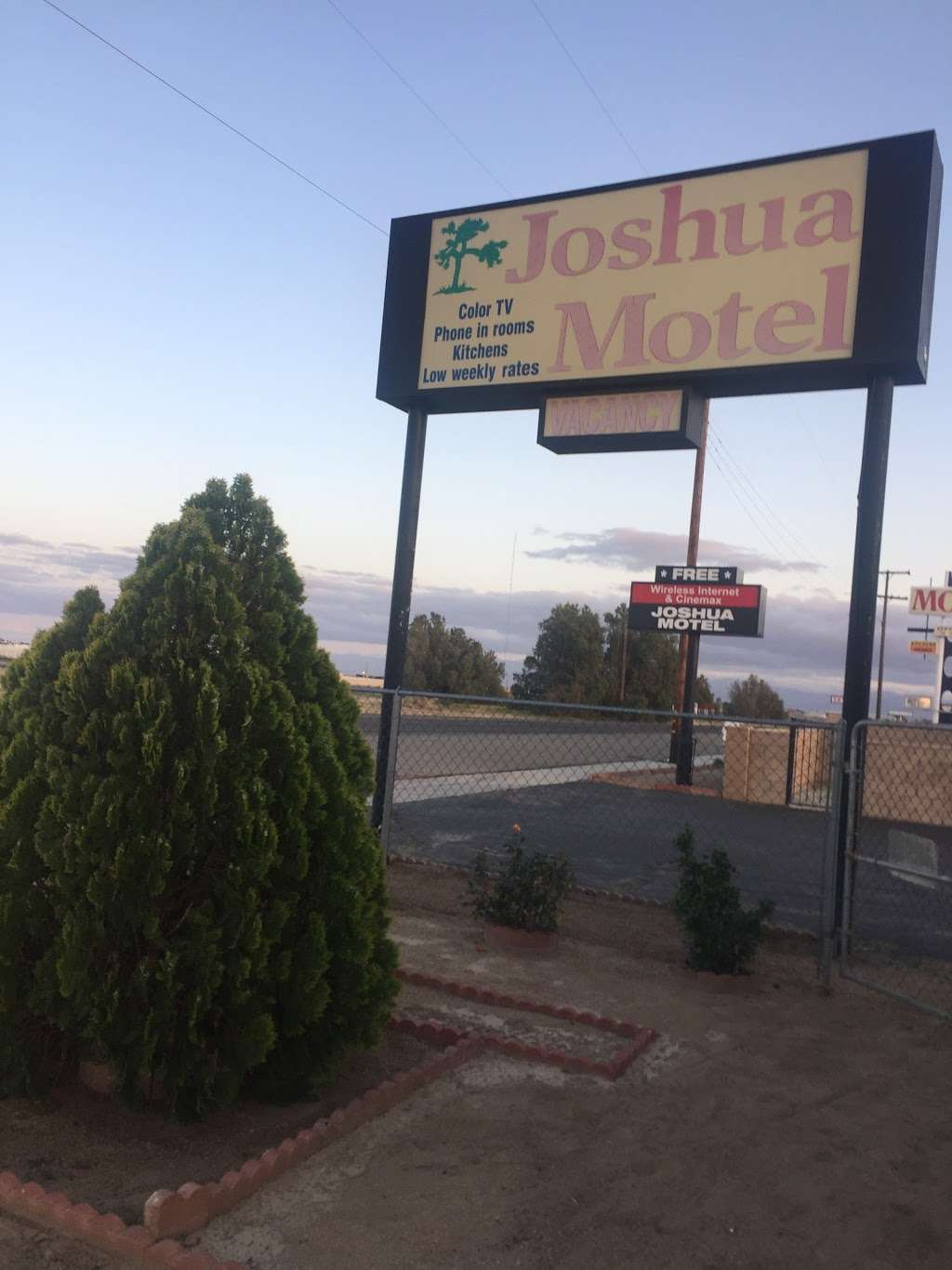 Joshua Motel | 2561 Sierra Hwy, Rosamond, CA 93560, USA | Phone: (661) 256-2348