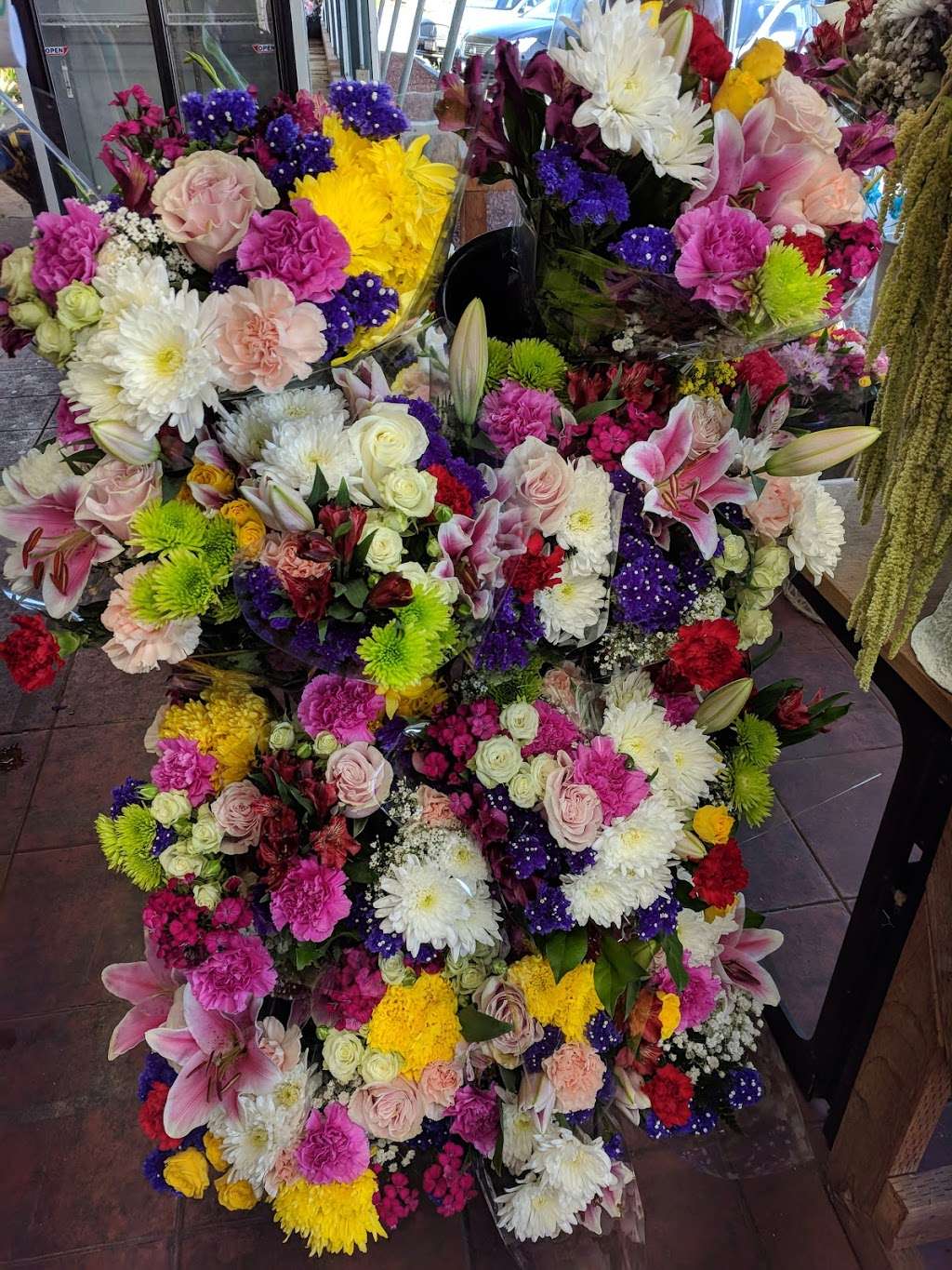 Pauls Flowers | 1150 El Camino Real, Colma, CA 94014, USA | Phone: (650) 755-6563