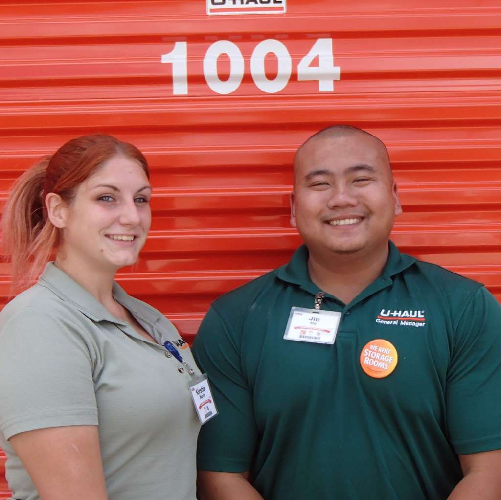 U-Haul Moving & Storage at Veterans Memorial | 12455 Veterans Memorial Dr, Houston, TX 77014, USA | Phone: (281) 444-6889