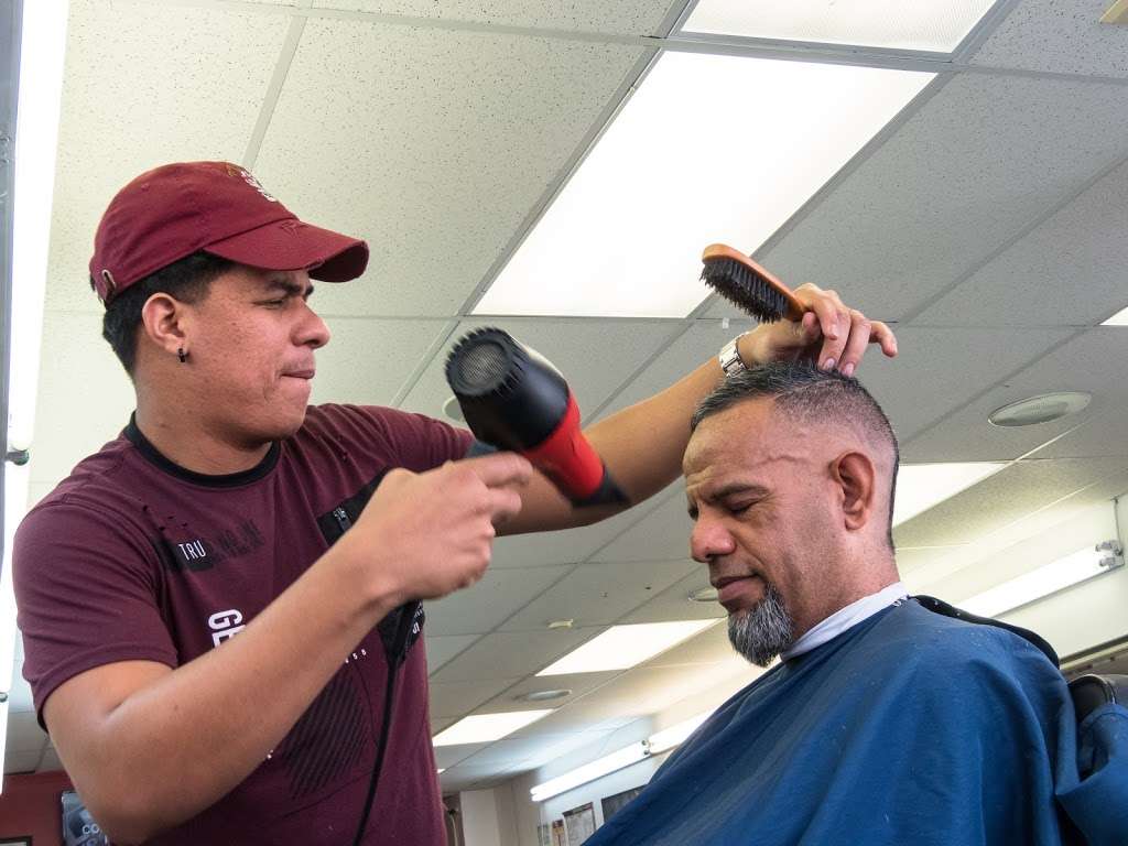 La Zona Barber Shop And Beauty Salon | 6 Broad St, Nashua, NH 03064, USA | Phone: (781) 469-8263