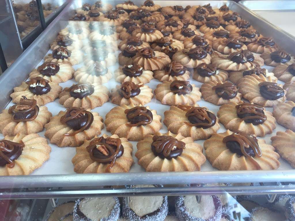 Sweet House Bakery | 8405 S Roberts Rd, Justice, IL 60458 | Phone: (708) 928-3962