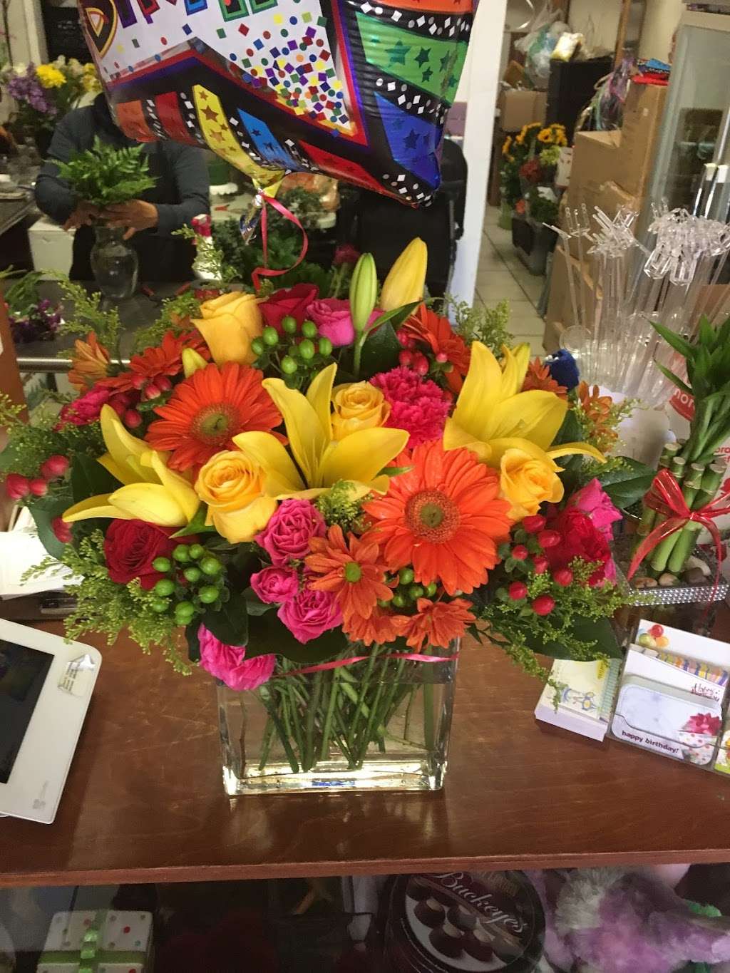 Friends Flowers | 2603 Hauser Blvd, Los Angeles, CA 90016, USA | Phone: (323) 879-3517