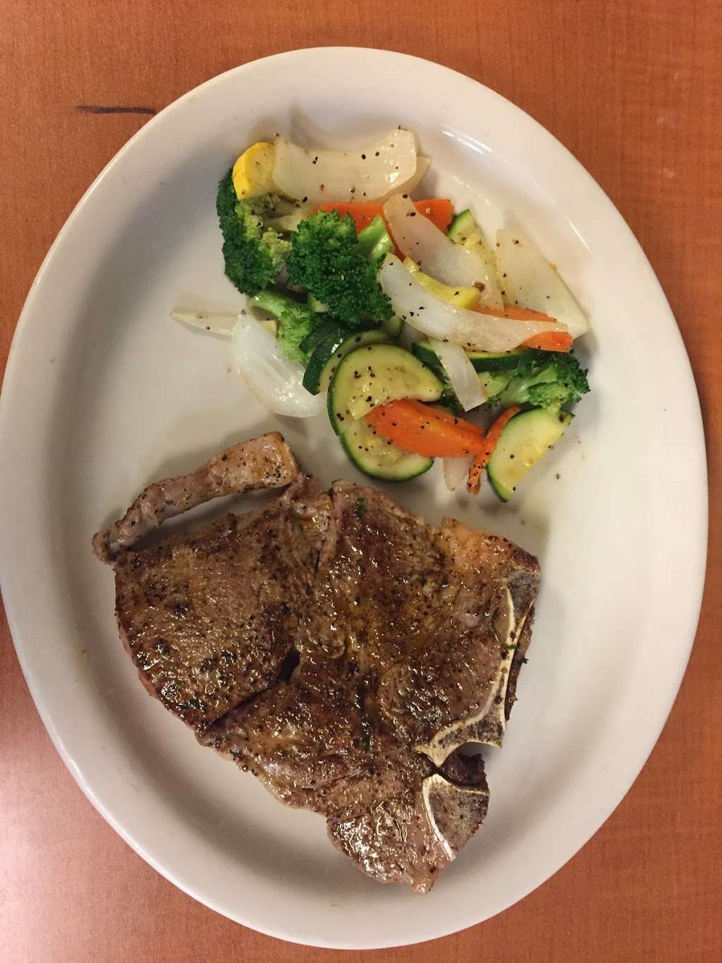 Texas Seafood & Steak house | 700 E Houston St, Cleveland, TX 77327, USA | Phone: (832) 480-5380