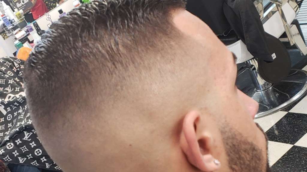 Jonh star barber cuts | 2438 US-92 E, Lakeland, FL 33801, USA | Phone: (863) 333-0551