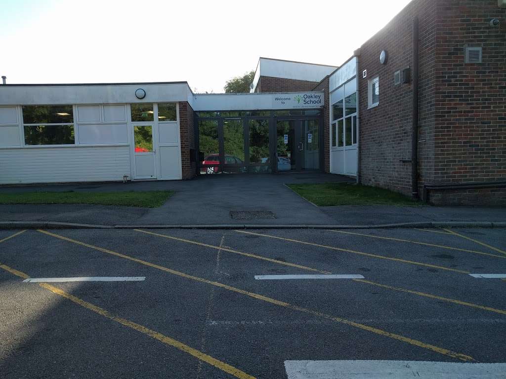 Oakley School | Waveney Rd, Tonbridge TN10 3JU, UK | Phone: 01892 823096