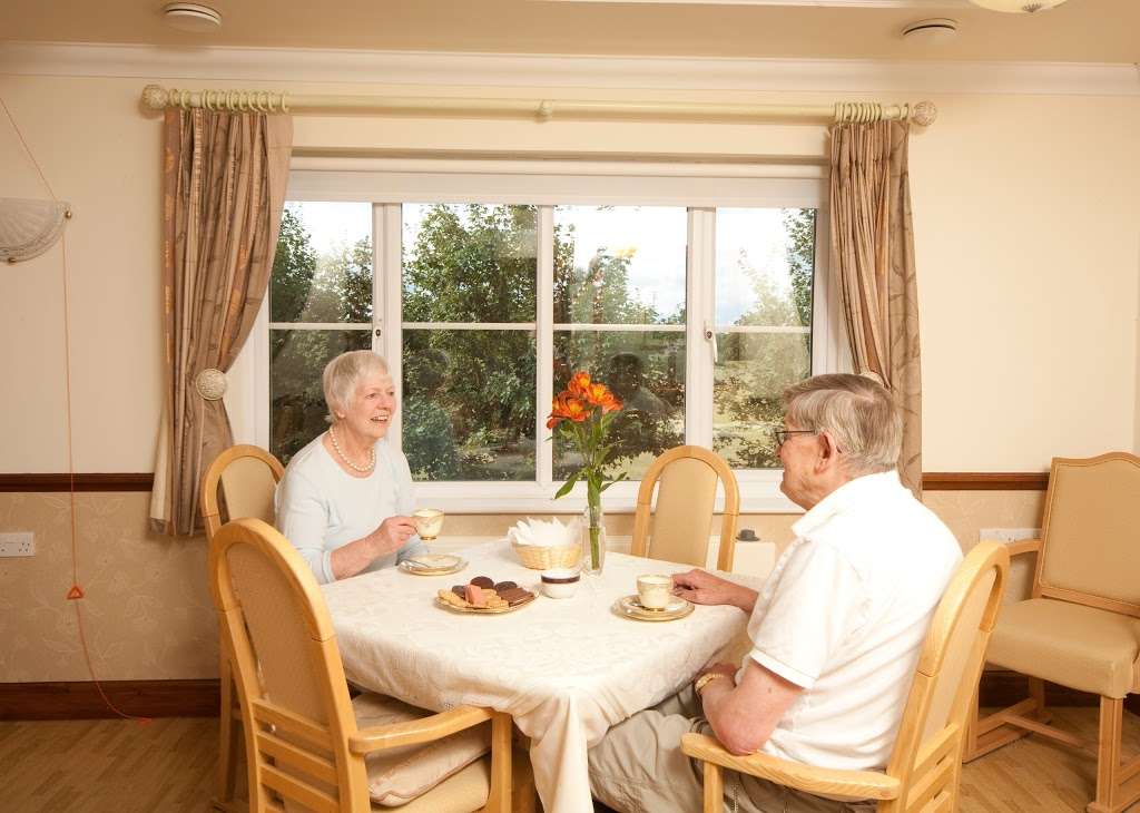 Taras Retreat Care Home B&M Care | High St, Sandridge, St Albans AL4 9DQ, UK | Phone: 01727 850527