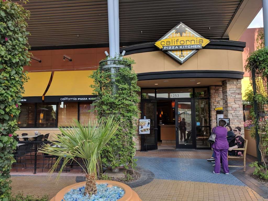 California Pizza Kitchen at Tempe Marketplace | 2000 E Rio Salado Pkwy #1253, Tempe, AZ 85281, USA | Phone: (480) 967-0498